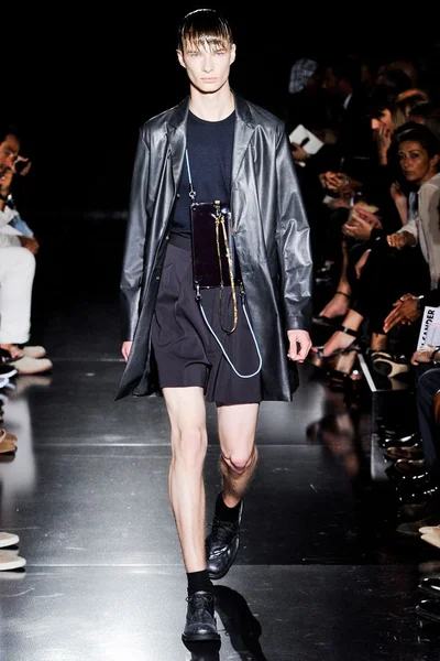 Look 25